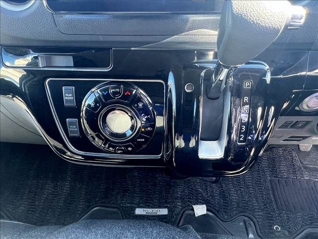 NV350 CARAVAN 4WD