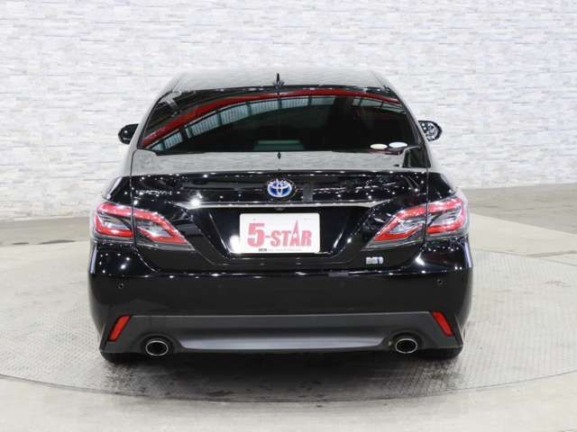 CROWN sedan hybrid