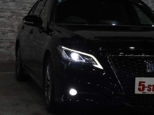 CROWN sedan hybrid