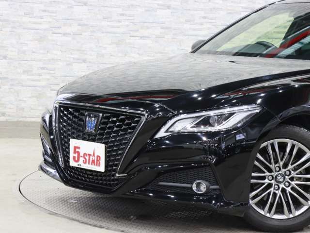 CROWN sedan hybrid