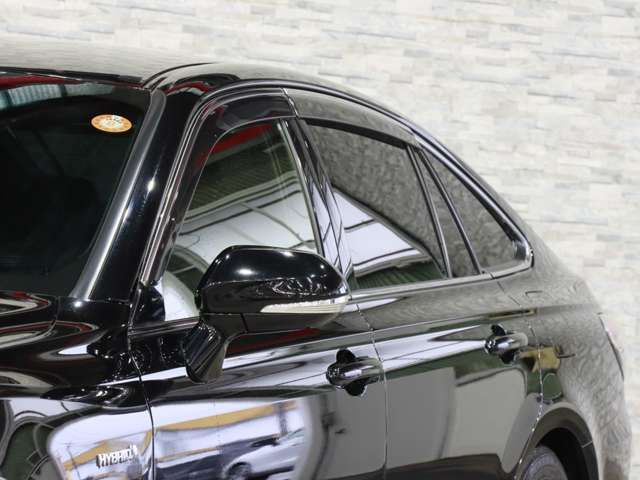 CROWN sedan hybrid