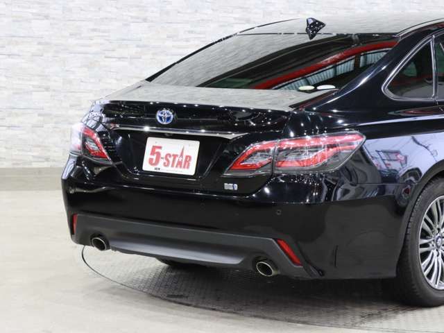 CROWN sedan hybrid