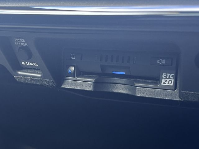 CROWN sedan hybrid