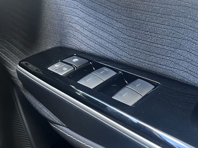 CROWN sedan hybrid