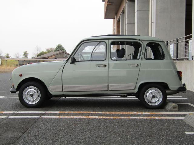 RENAULT Quatre(4)