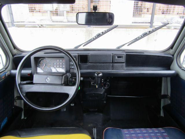 RENAULT Quatre(4)