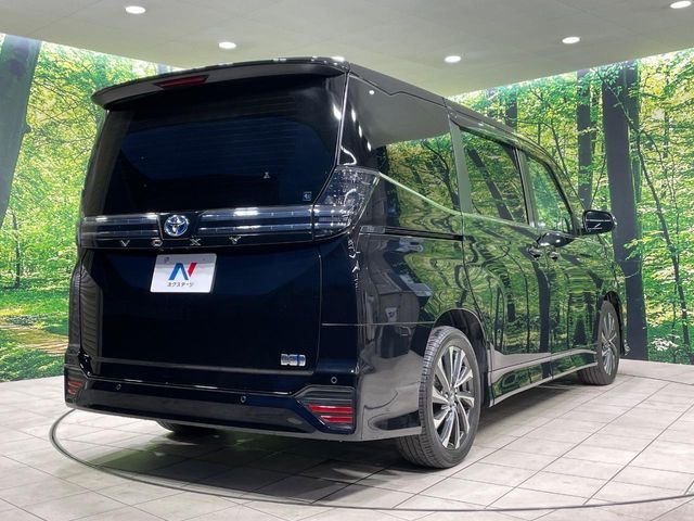 VOXY HYBRID