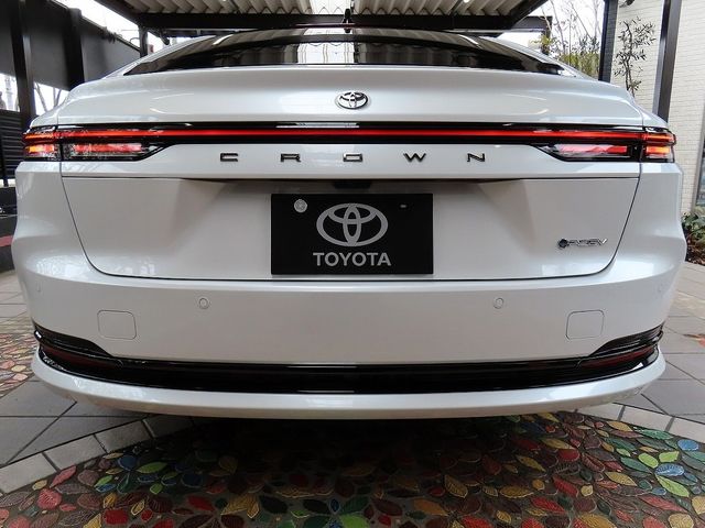 CROWN sedan