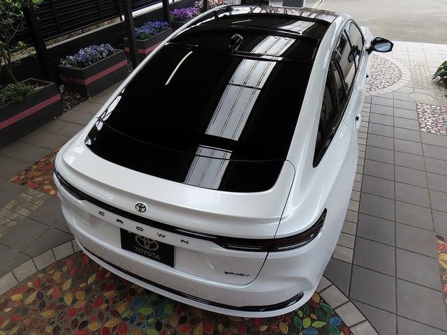 CROWN sedan