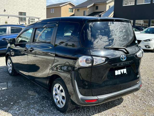 SIENTA HYBRID