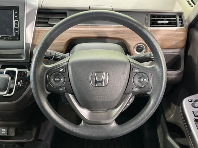 FREED HYBRID 4WD