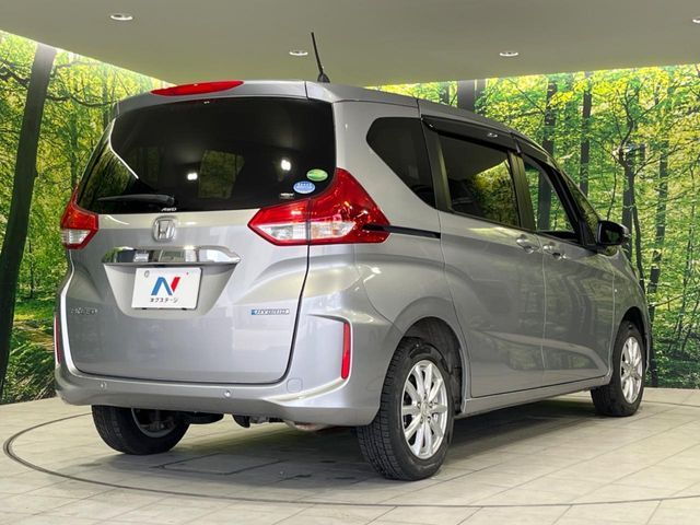FREED HYBRID 4WD