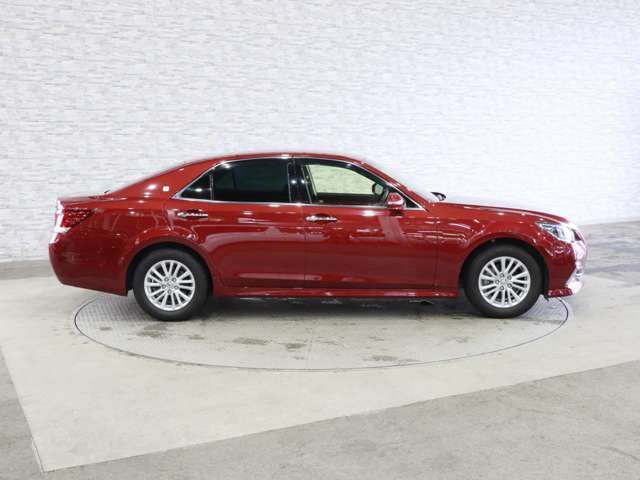 CROWN sedan