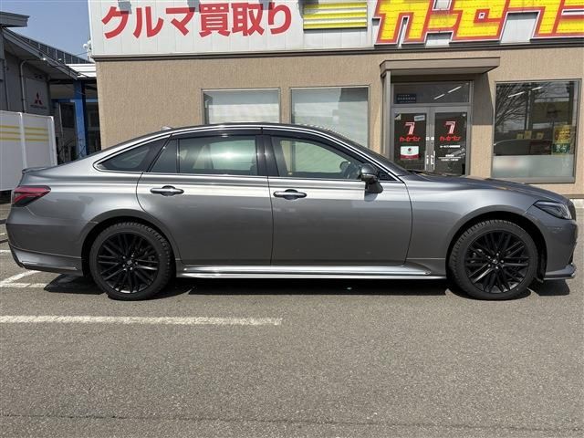 CROWN sedan hybrid 4WD