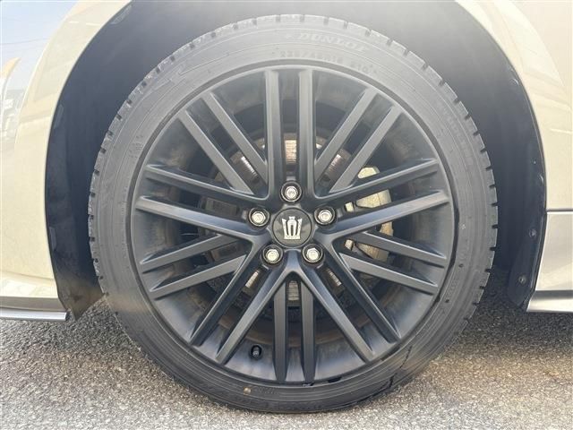CROWN sedan hybrid 4WD