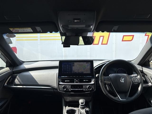 CROWN sedan hybrid 4WD