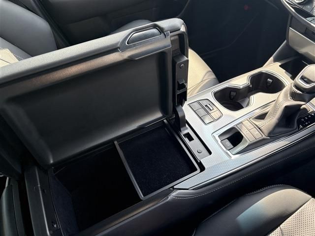 CROWN sedan hybrid 4WD
