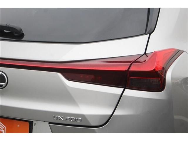 LEXUS UX200