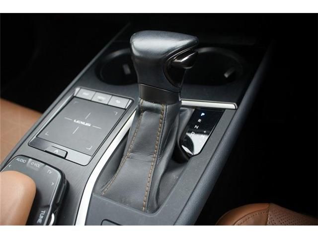 LEXUS UX200