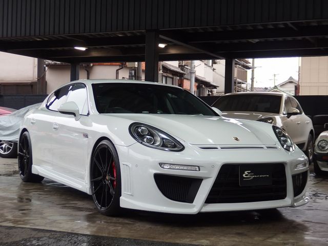 PORSCHE PANAMERA