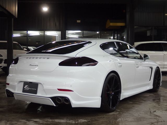 PORSCHE PANAMERA
