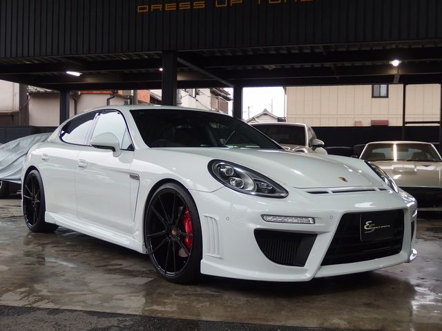 PORSCHE PANAMERA