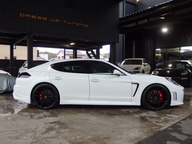 PORSCHE PANAMERA