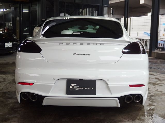 PORSCHE PANAMERA
