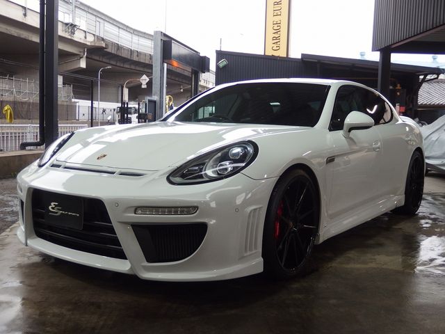 PORSCHE PANAMERA