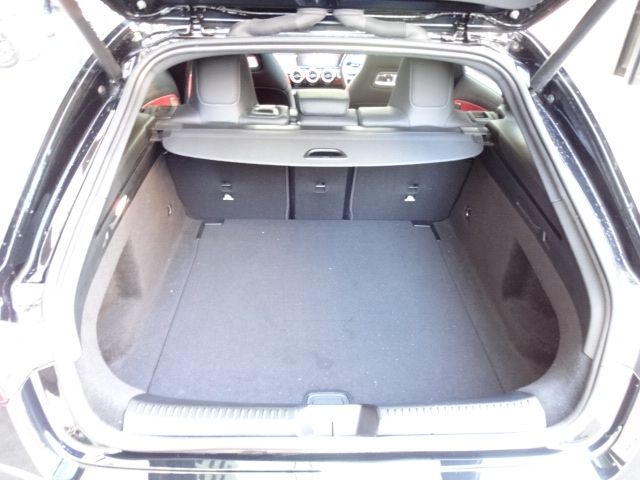MERCEDES BENZ CLA Shooting Brake