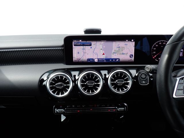 MERCEDES BENZ CLA Shooting Brake
