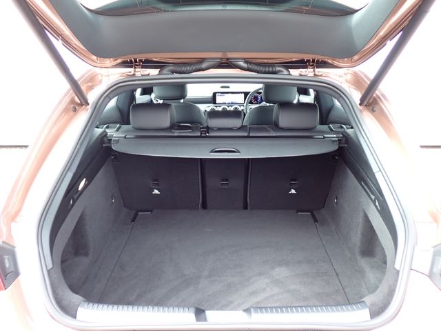 MERCEDES BENZ CLA Shooting Brake