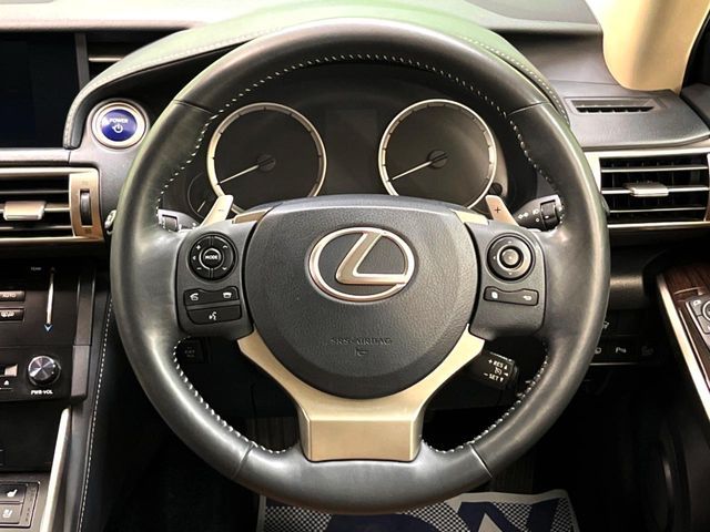 LEXUS IS300h