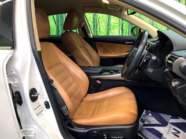 LEXUS IS300h