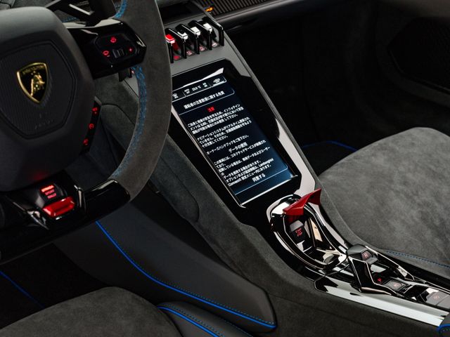 LAMBORGHINI HURACAN