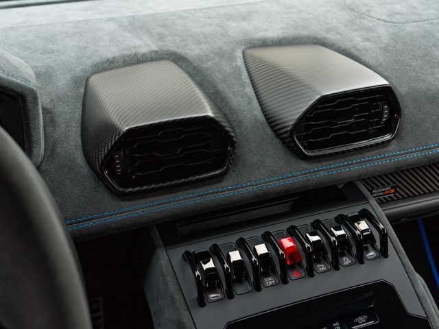 LAMBORGHINI HURACAN