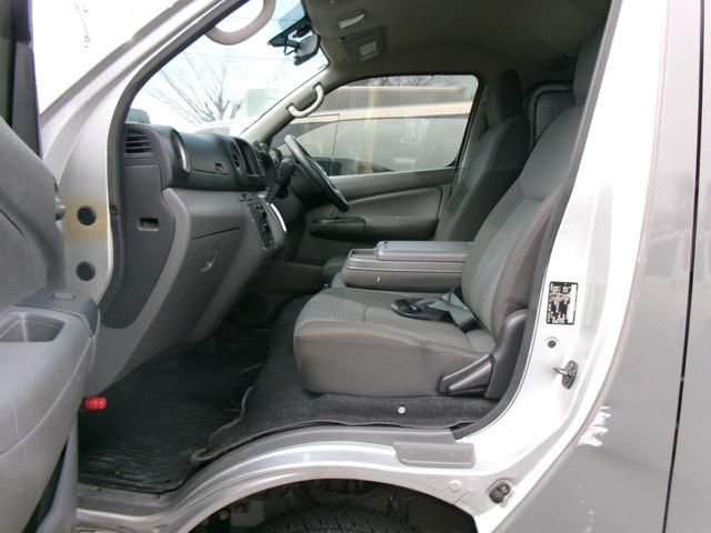NV350 CARAVAN 4WD