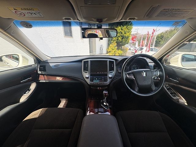 CROWN sedan hybrid