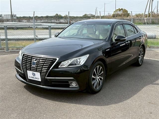 CROWN sedan hybrid