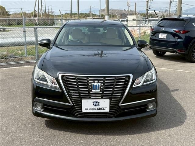 CROWN sedan hybrid