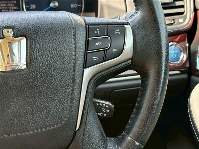 CROWN sedan hybrid