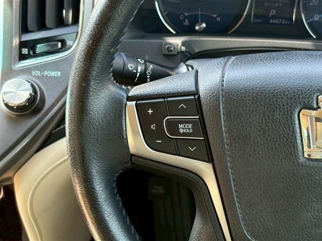 CROWN sedan hybrid