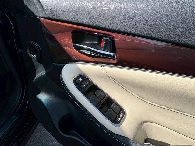 CROWN sedan hybrid