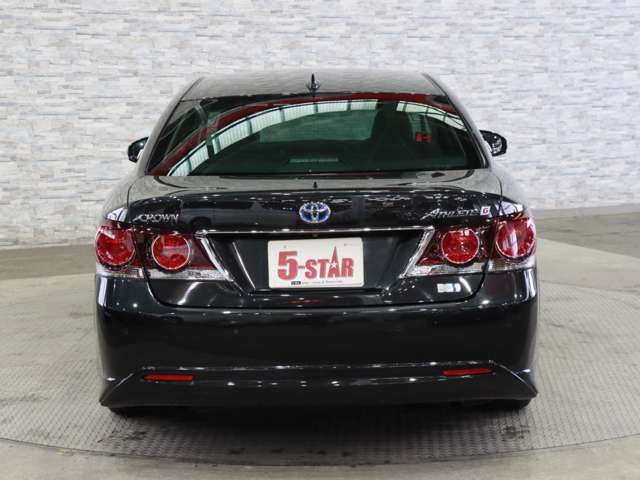 CROWN sedan hybrid