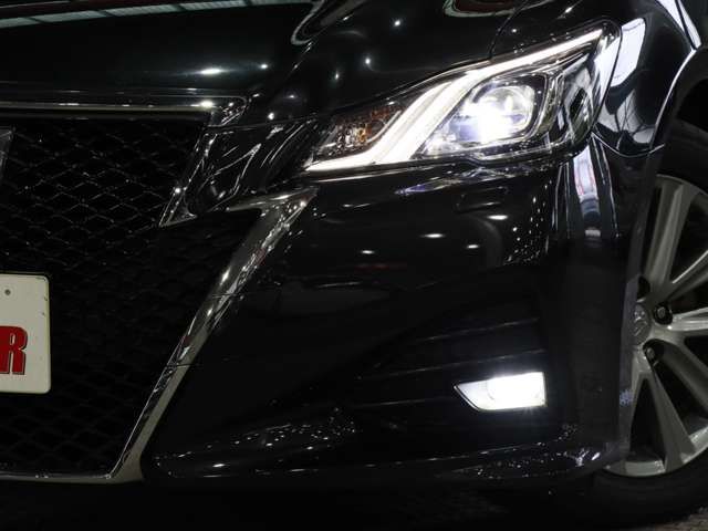 CROWN sedan hybrid
