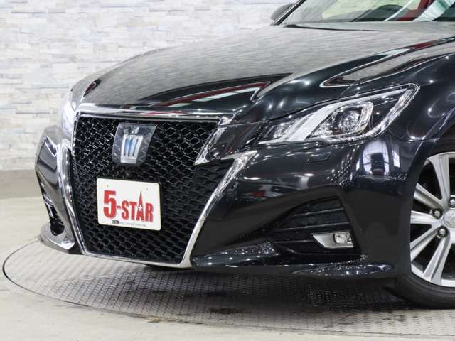 CROWN sedan hybrid