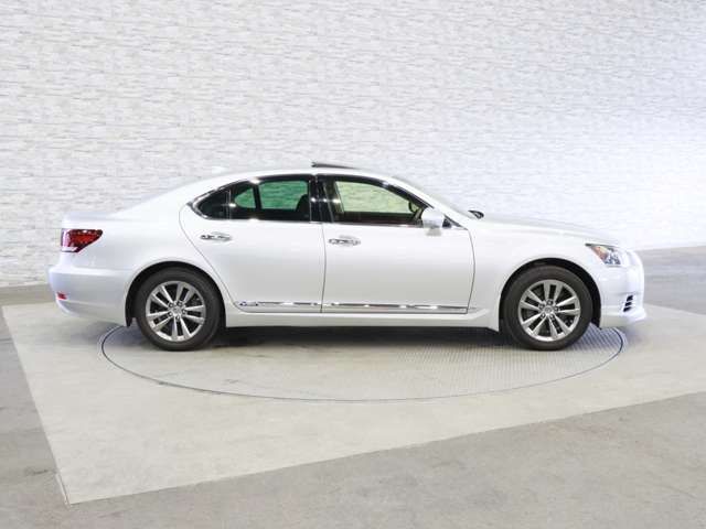 LEXUS LS600h