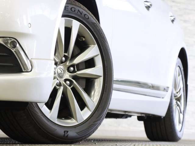 LEXUS LS600h