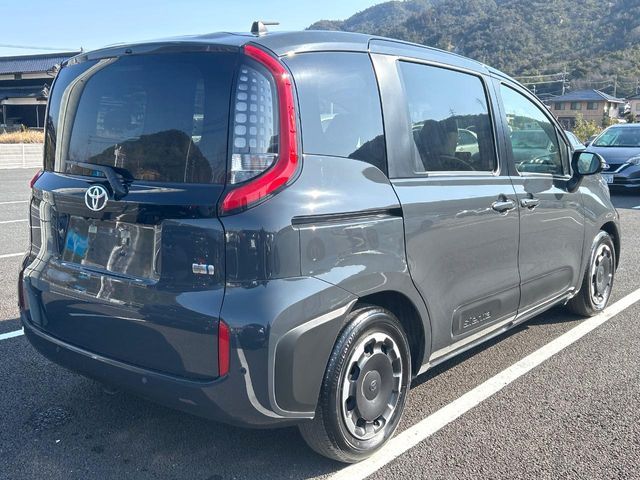 SIENTA HYBRID
