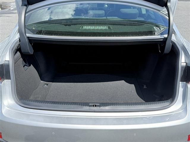 LEXUS IS300h